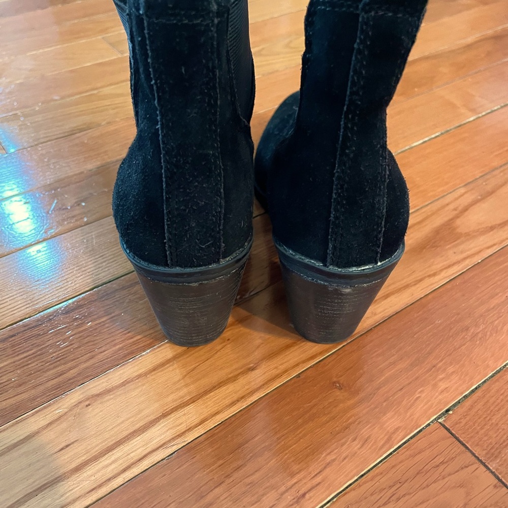 GENTLY USED ANKLE BOOTS